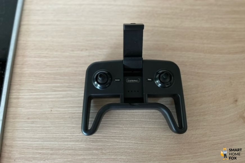 Einfach aufgebaute Fernbedienung bei Drohen für Kinder